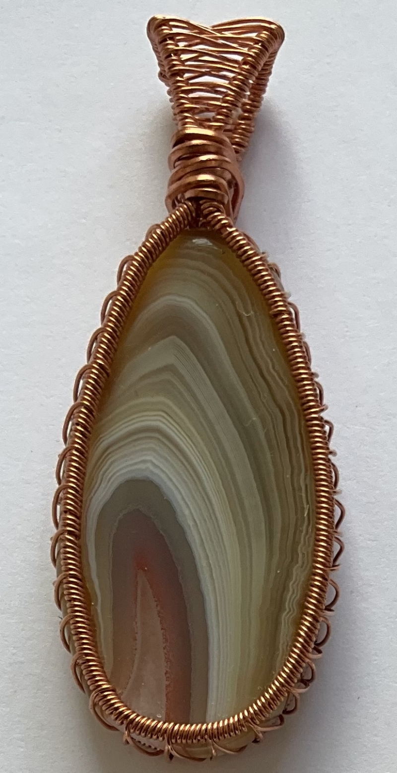 Agate Pendant with Shiny Copper Weaving